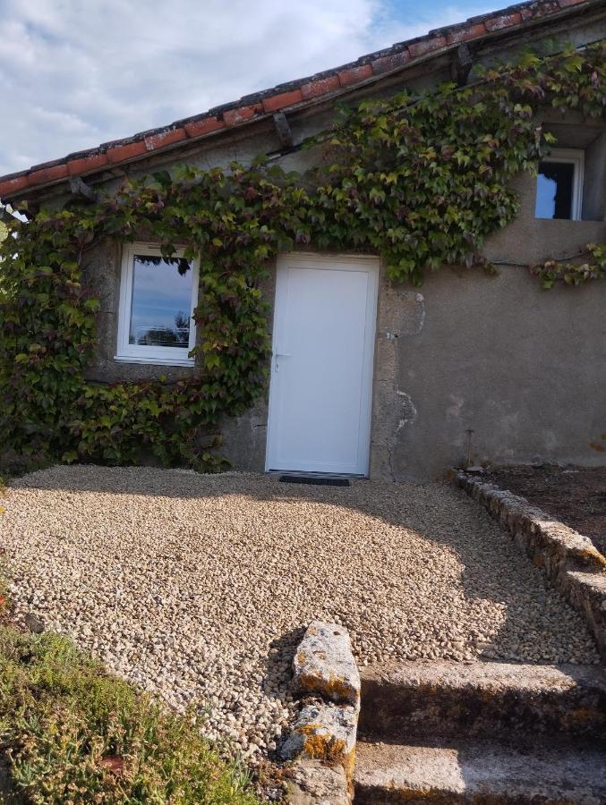 Maison Au Calme Avec Vue Etang Clesse  외부 사진